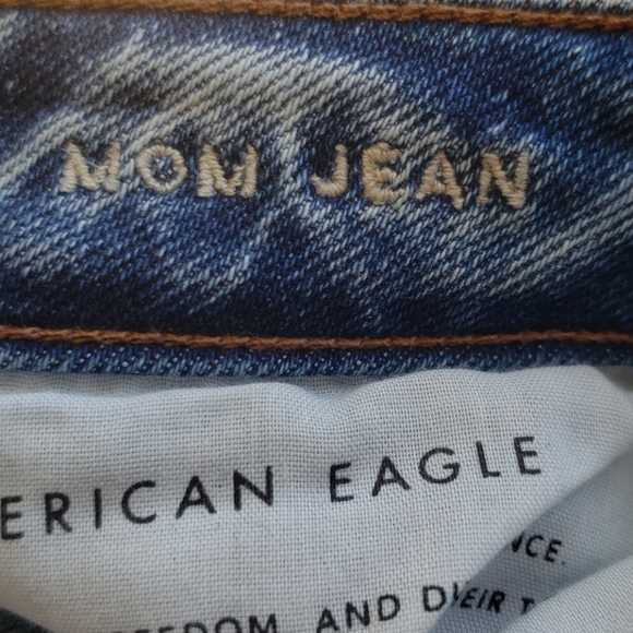 American Eagle Mom Jeans - Stretch Size 2 - Picture 6 of 6